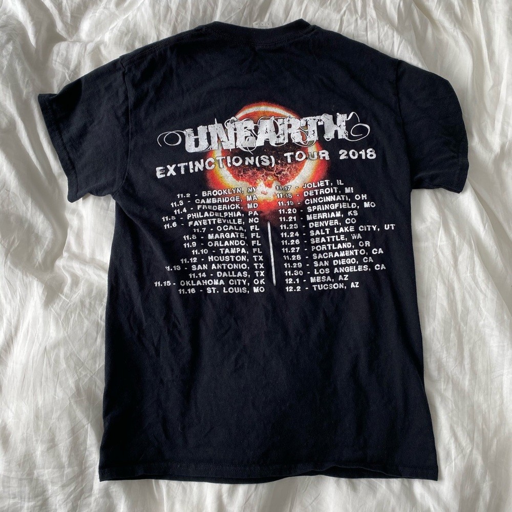 Vintage band tee. Unearth band.